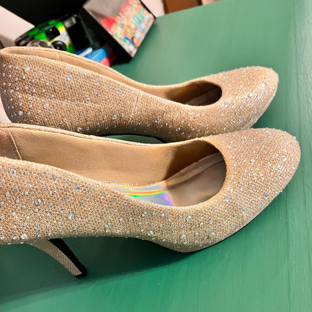Like new nude rhinestone sparkly heels